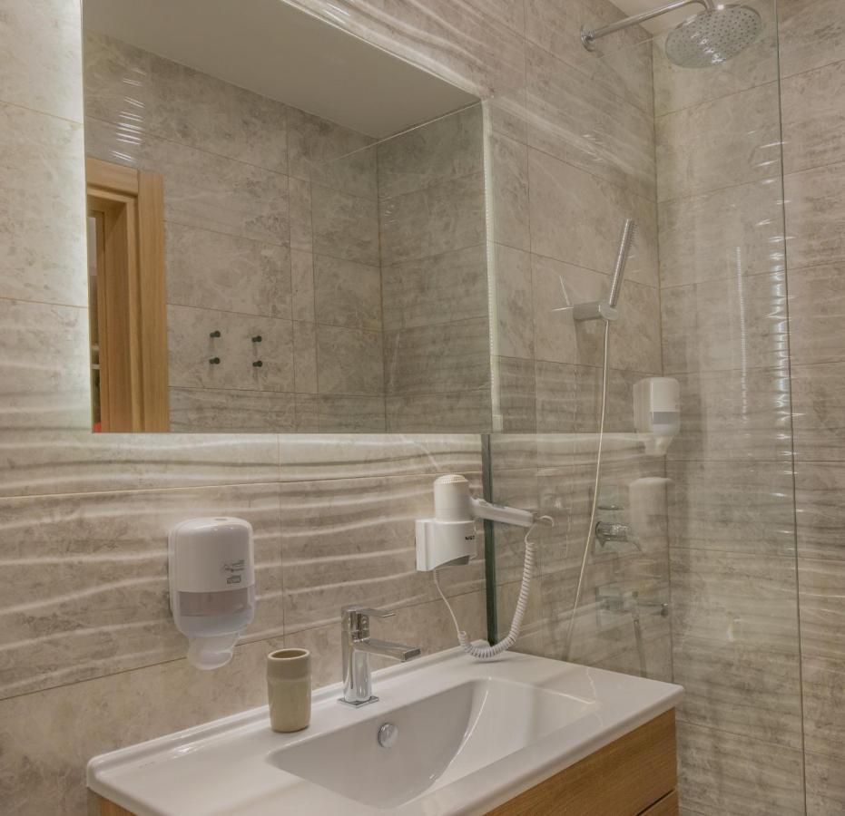 Hotel Osetia Garden 莫姆奇尔格勒 外观 照片