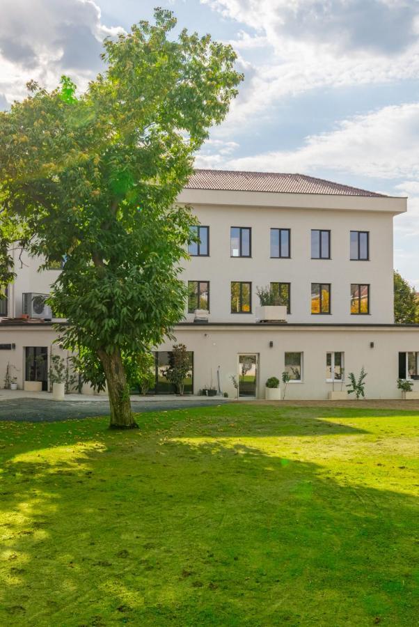 Hotel Osetia Garden 莫姆奇尔格勒 外观 照片